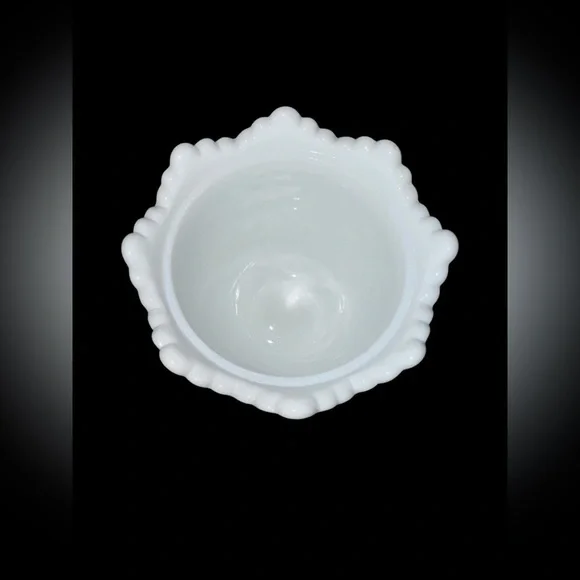Vintage Fenton White Milk Glass Hobnail Bowl/ Dish - Picture 2 of 3